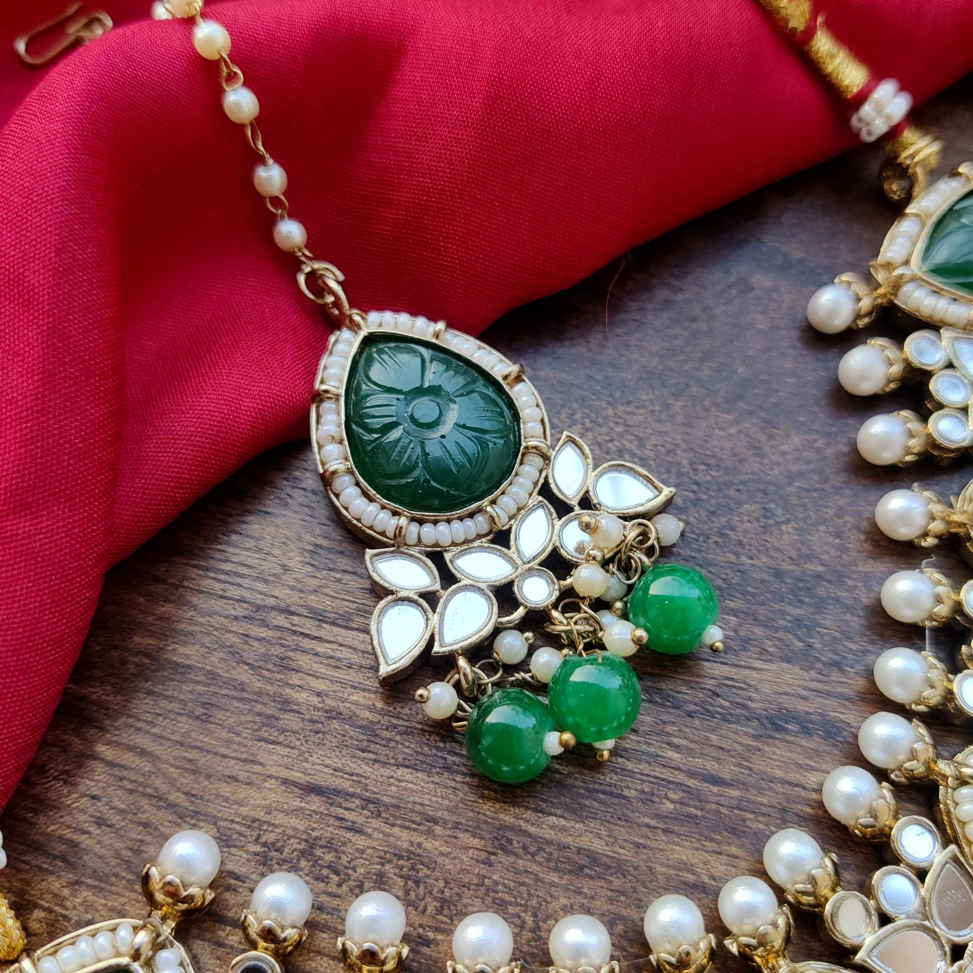 ANUPAMA MIRROR & CARVED STONE NECKLACE SET - GREEN - Image 5