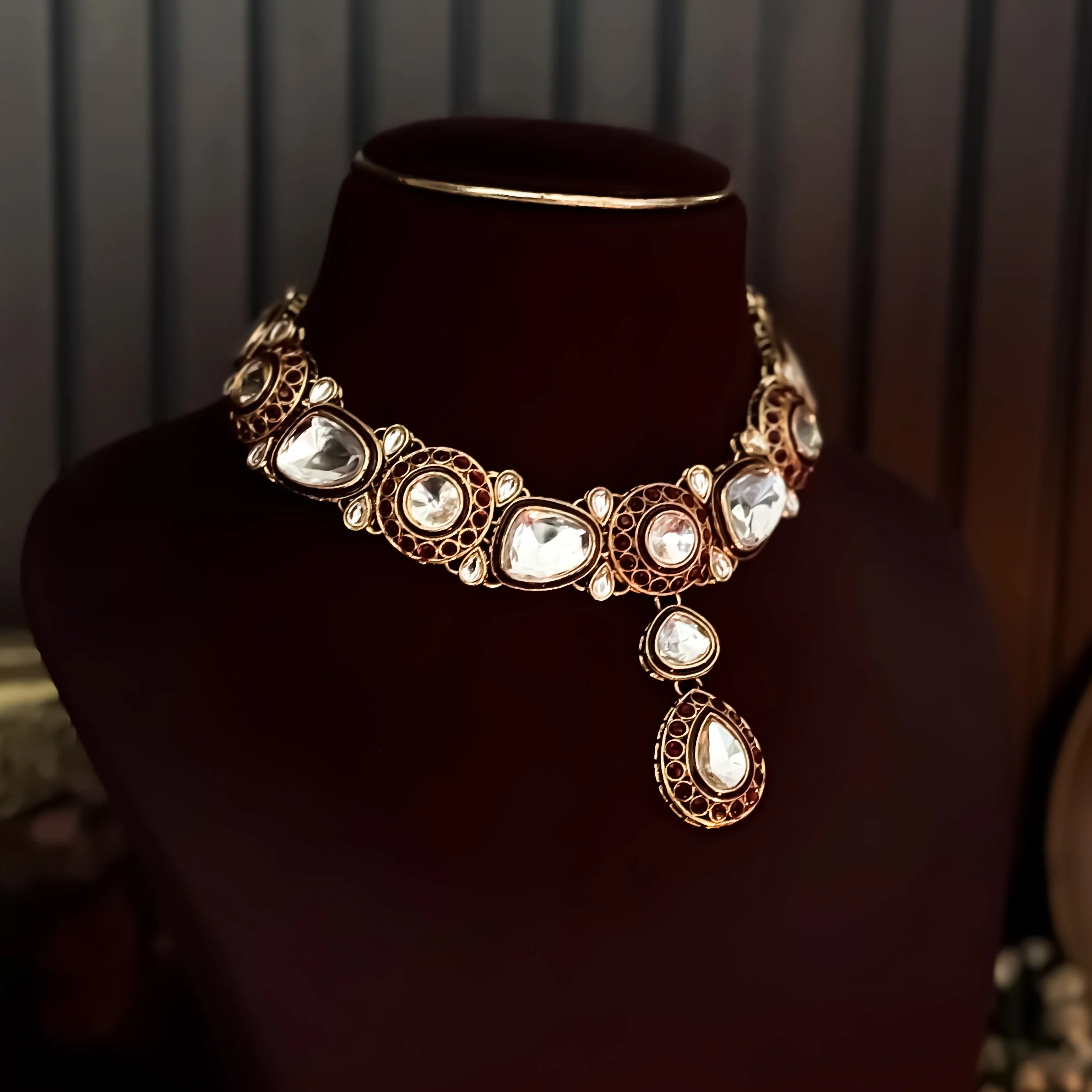 Ashnoor Kundan Necklace Set - Maroon - Image 3
