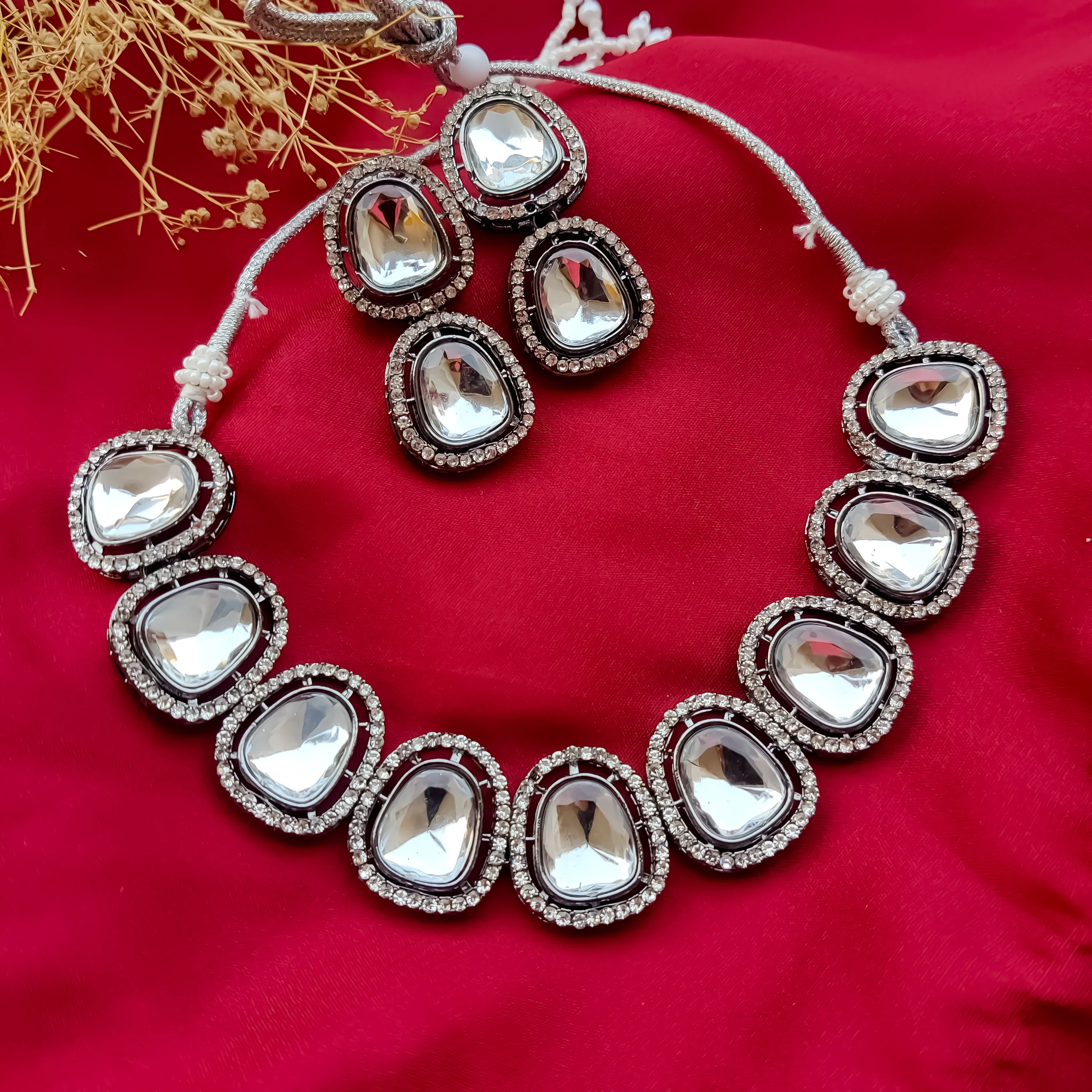 Black Metal Polki Look Alike Necklace Set with Earrings - Image 4