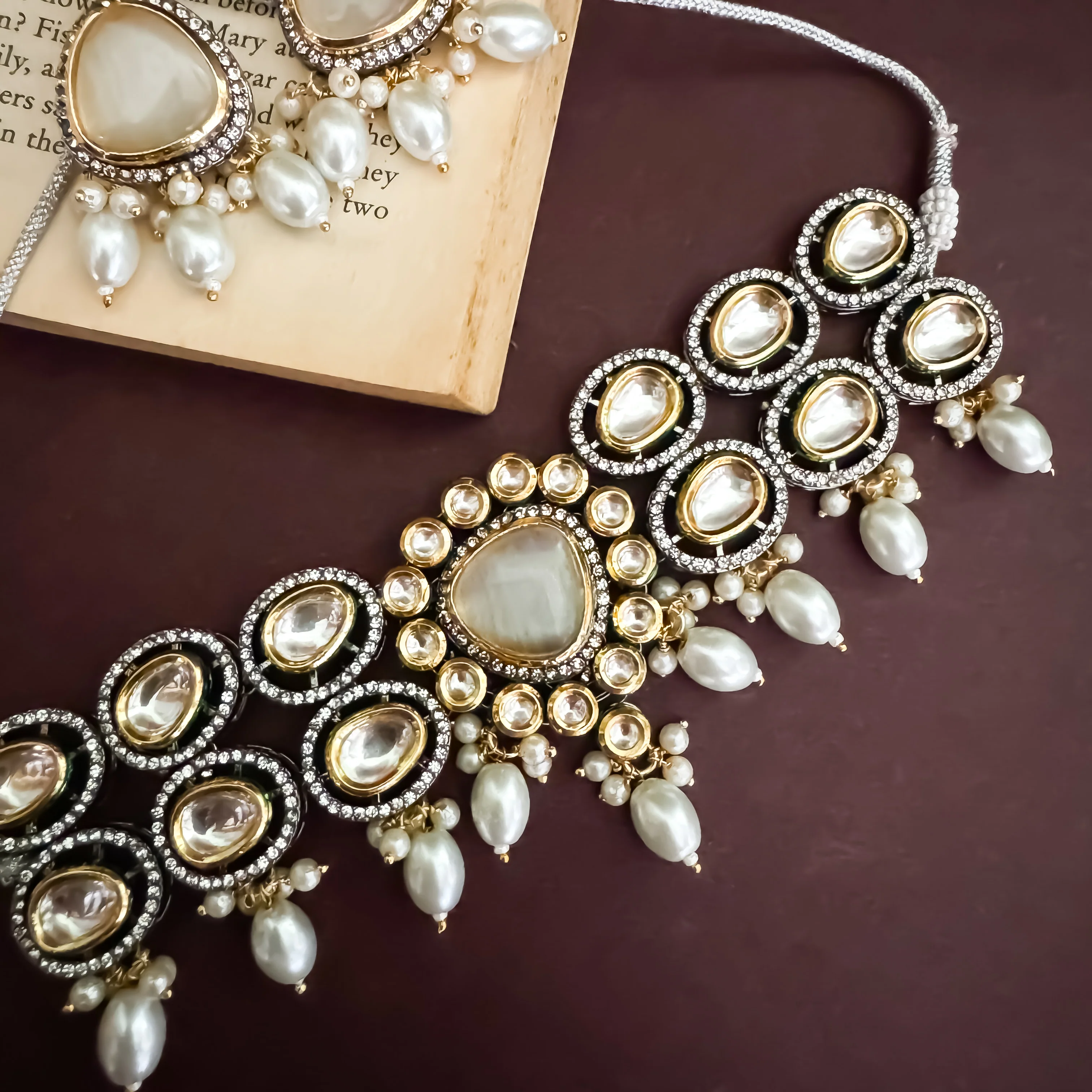 Devyani Kundan Necklce Set-Golden - Image 5