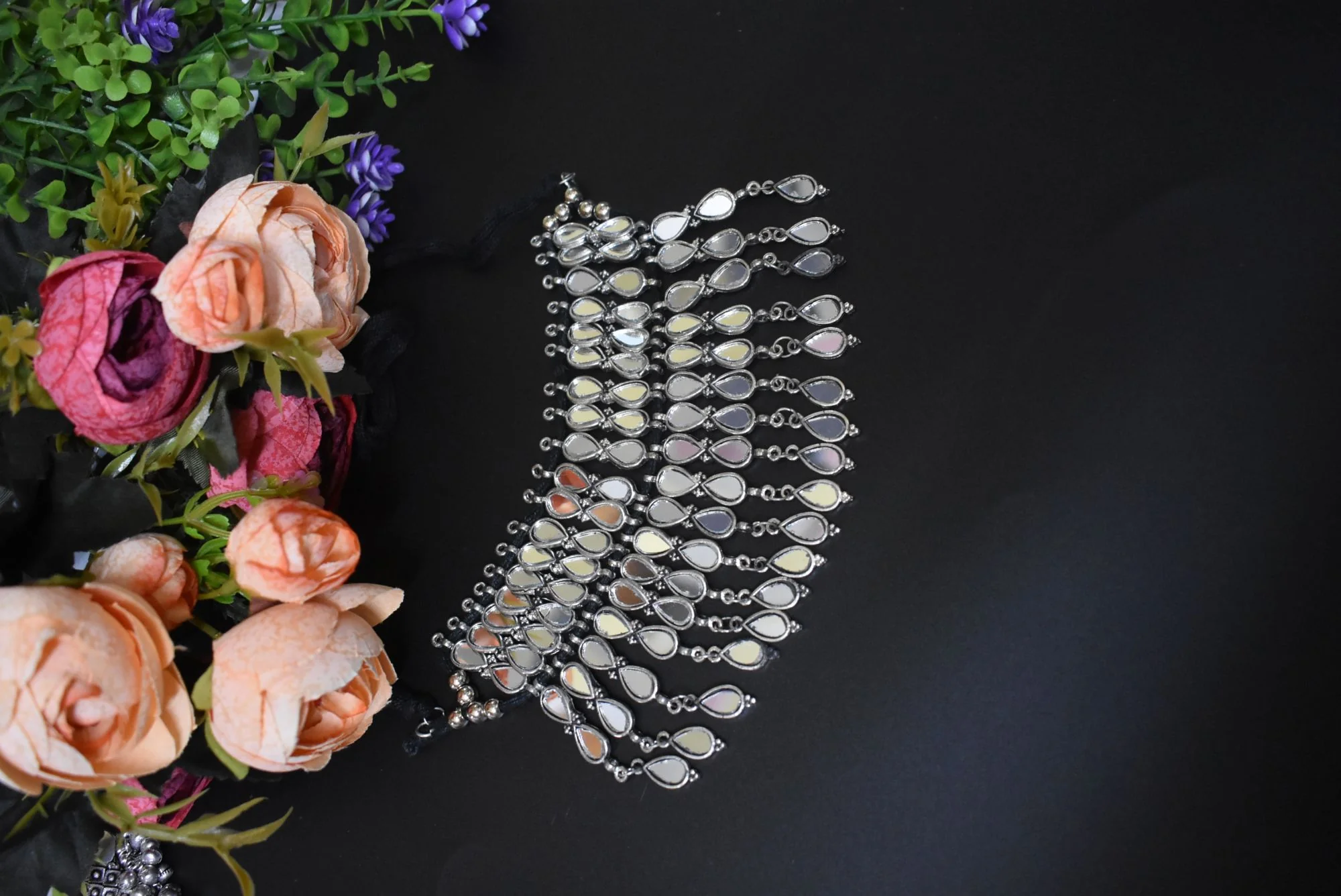 Hand Cut Glass Mirror Oxidised Choker Set - Image 3