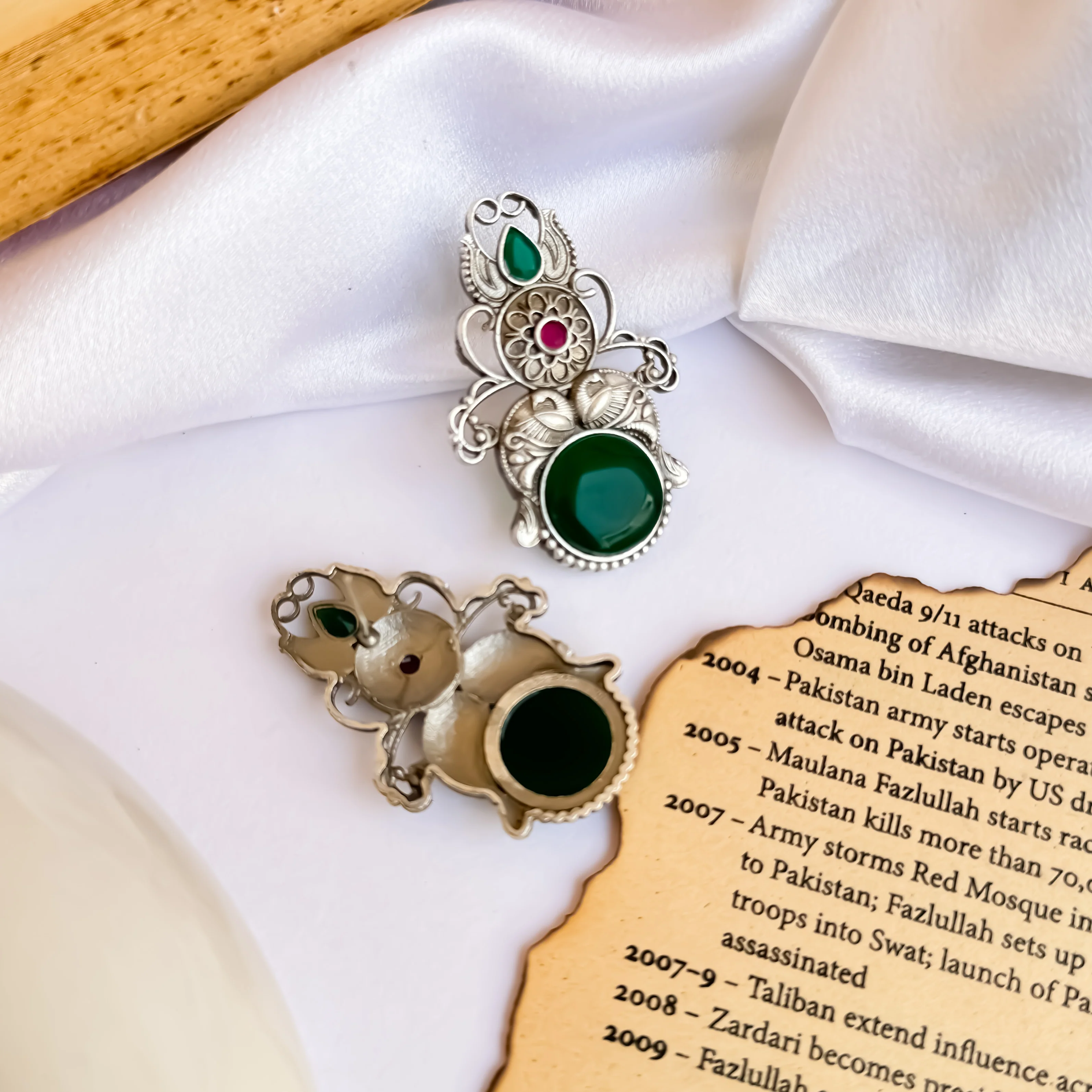 Hania Monalisa SLA Brass Earrings - Green - Image 3