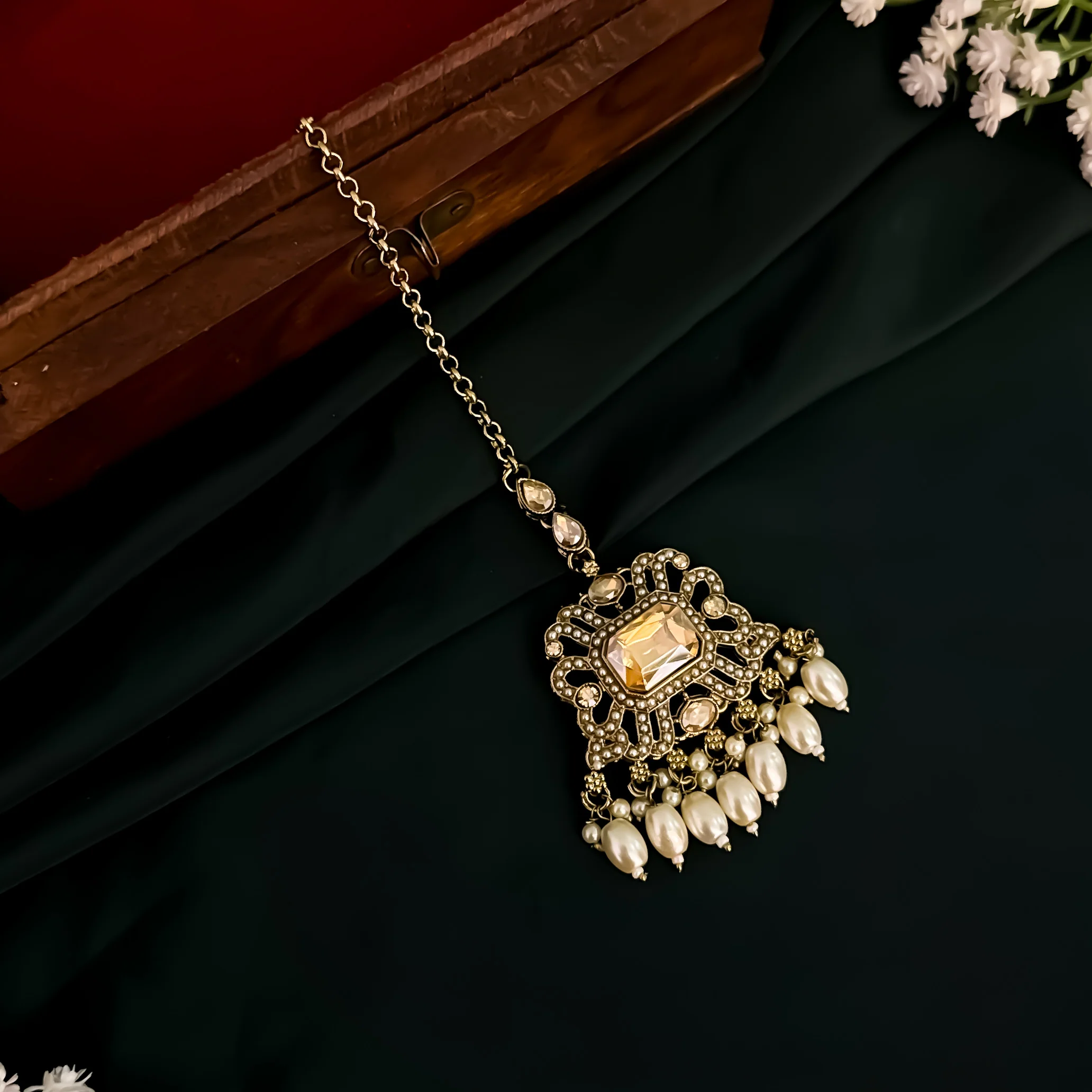 Jodha Jadau Reverse AD Necklace Set with Sahara Earrings & Teeka - Golden (𝑮𝒆𝒕 𝑭𝒓𝒆𝒆 𝑰𝒏𝒗𝒊𝒔𝒊𝒃𝒍𝒆 𝑬𝒂𝒓𝒄𝒉𝒂𝒊𝒏) - Image 4