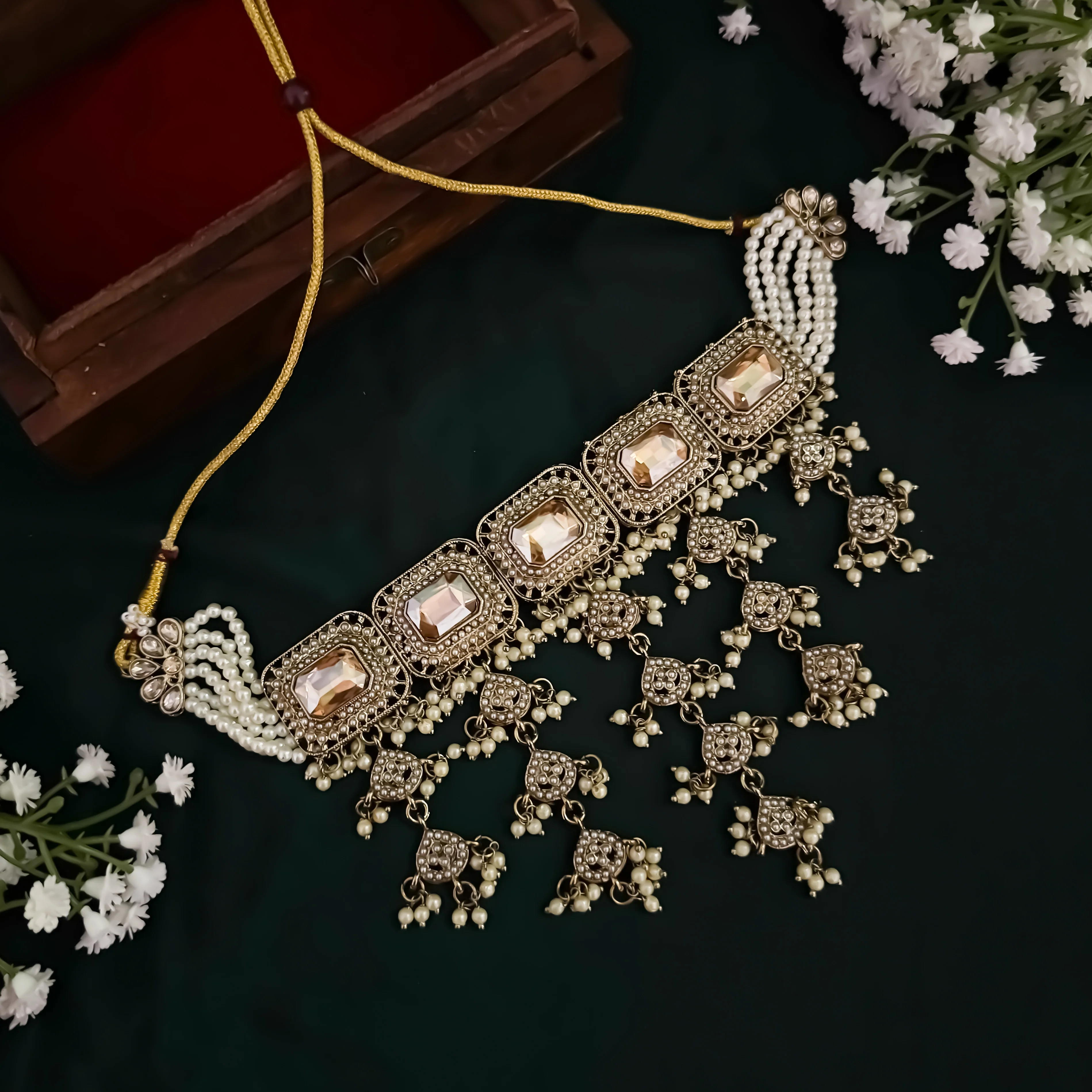 Miraj Jadau Reverse AD Necklace Set - Golden (𝑮𝒆𝒕 𝑭𝒓𝒆𝒆 𝑰𝒏𝒗𝒊𝒔𝒊𝒃𝒍𝒆 𝑬𝒂𝒓𝒄𝒉𝒂𝒊𝒏) - Image 3