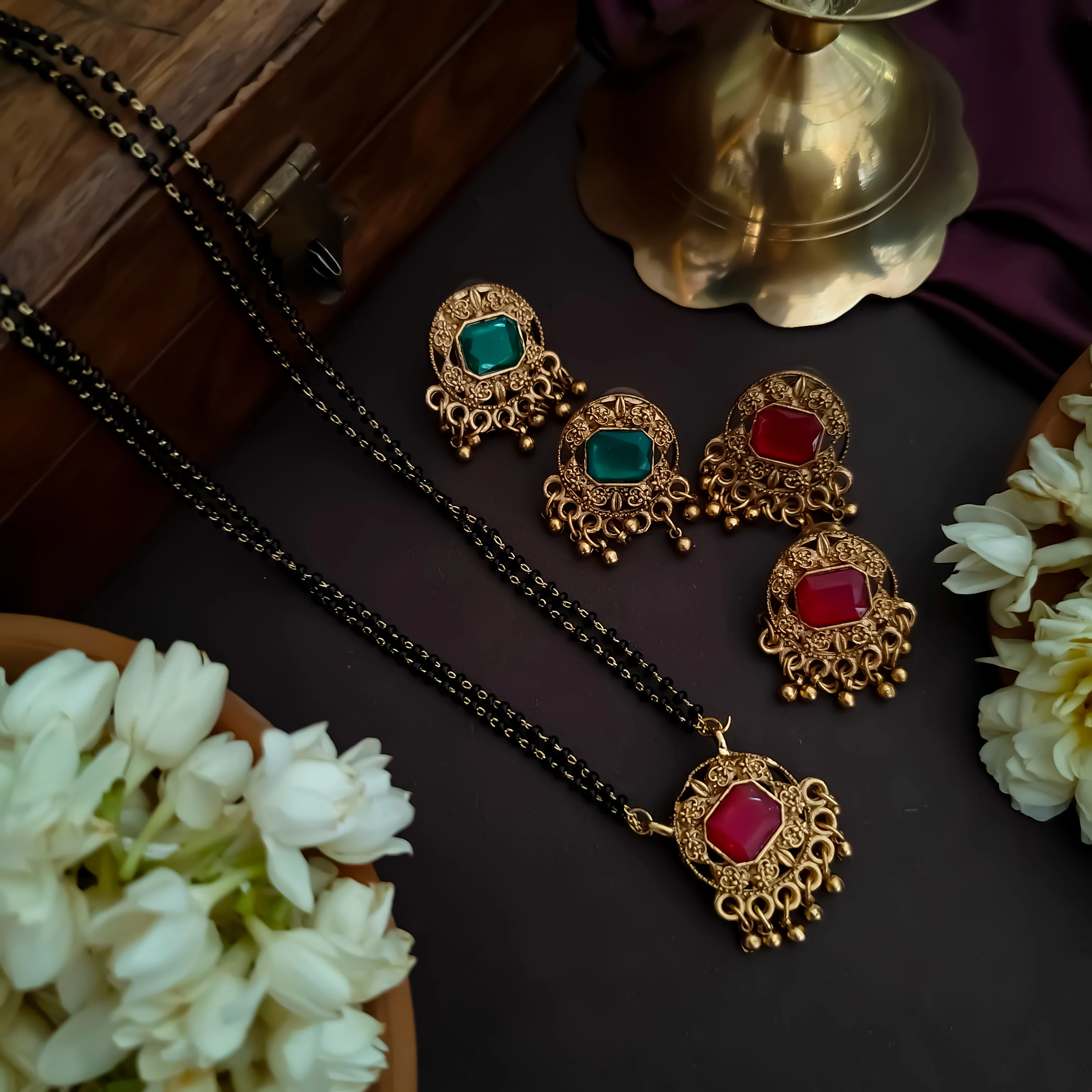 Yashasvi Reversible 2 IN 1 Mangalsutra (2 Pairs Earrings) - Image 8