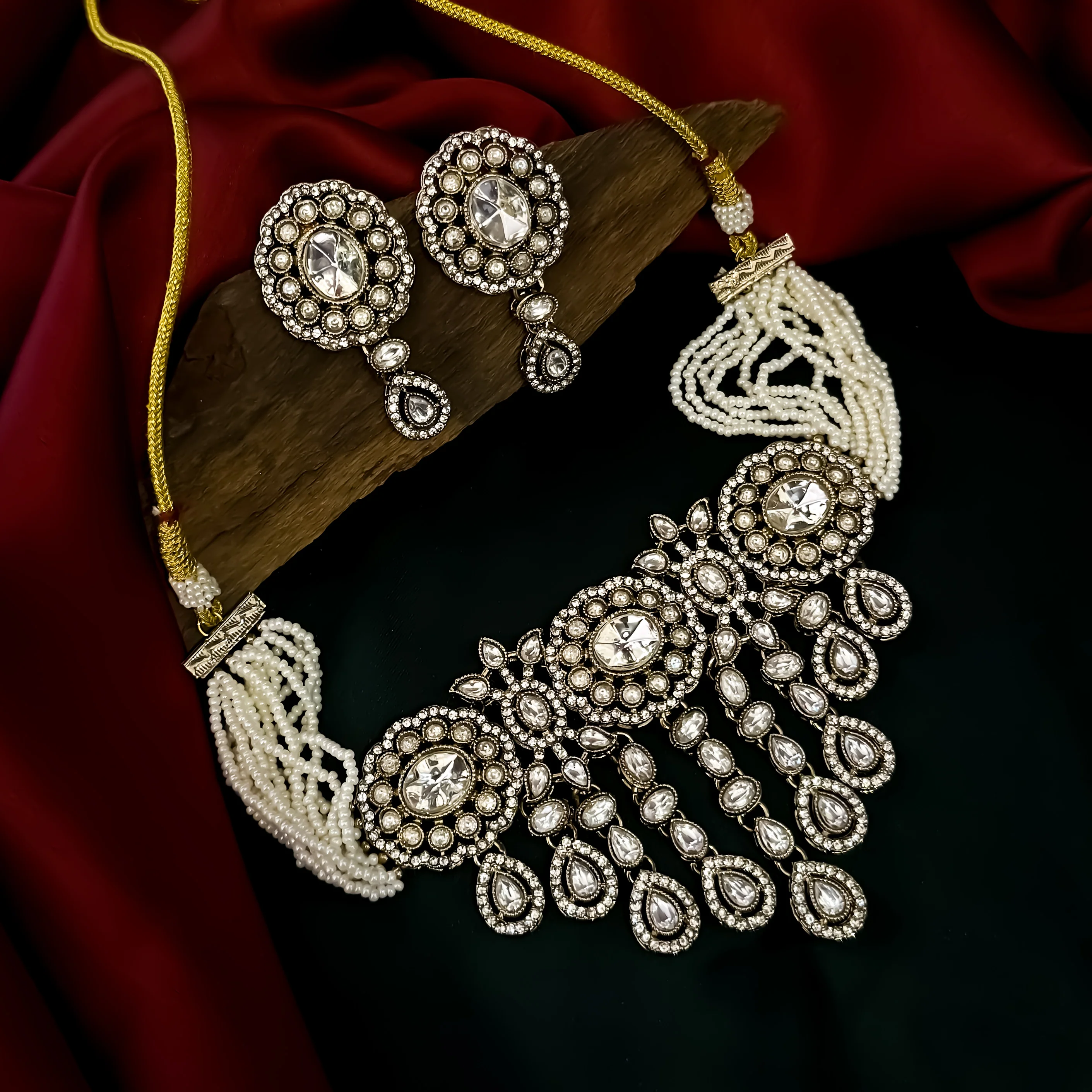 Rumani Premium Victorian Style Choker Necklace Set- Golden - Image 3