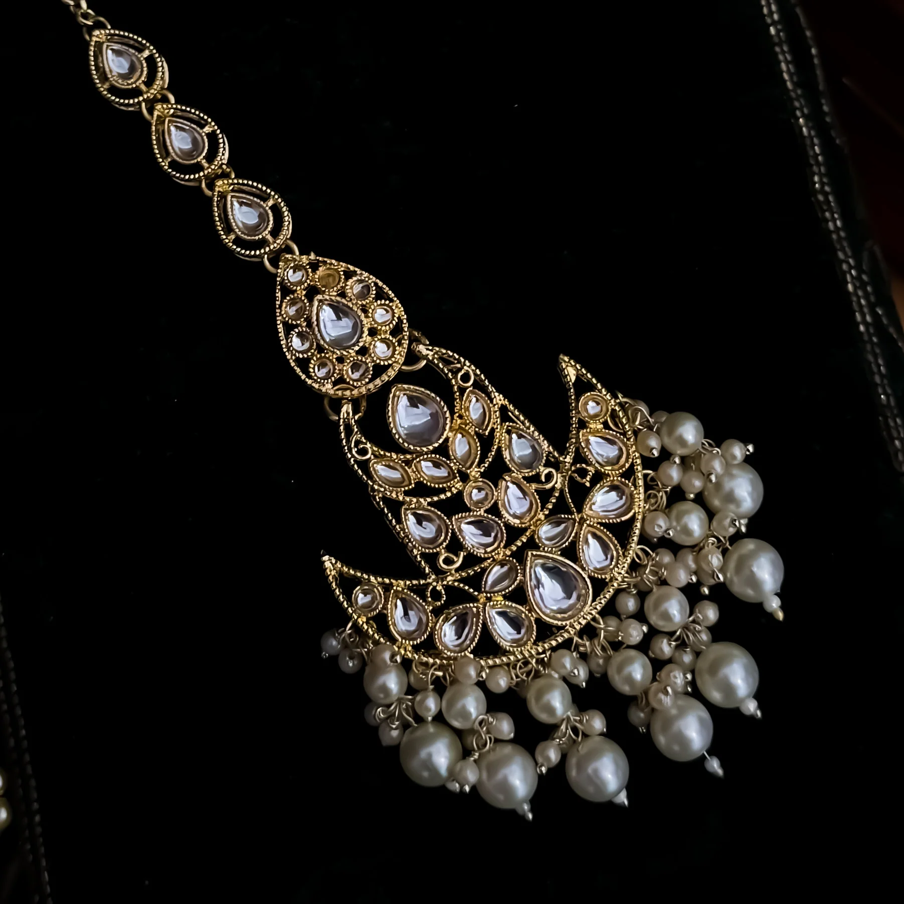 Gehna Kundan Pearl Maang Teeka - Golden - Image 2
